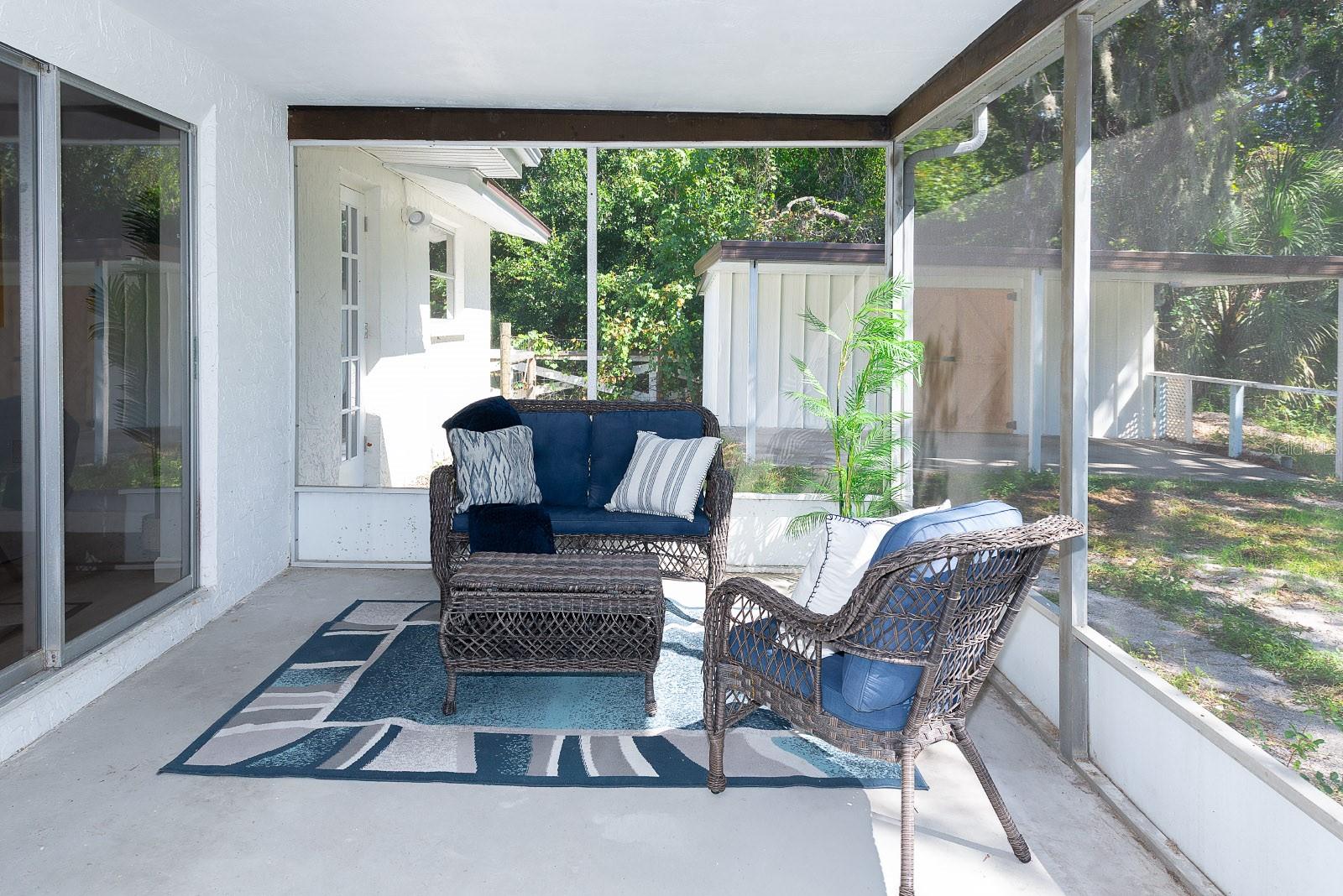 Listing photo id 30 for 9640 Hilltop Drive