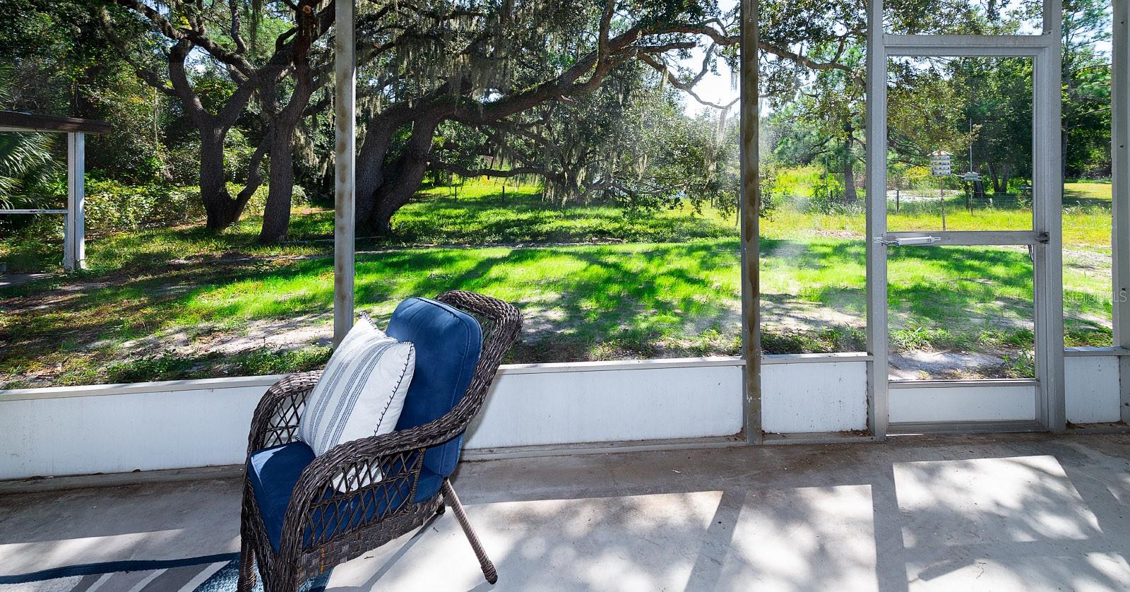 Listing photo id 31 for 9640 Hilltop Drive