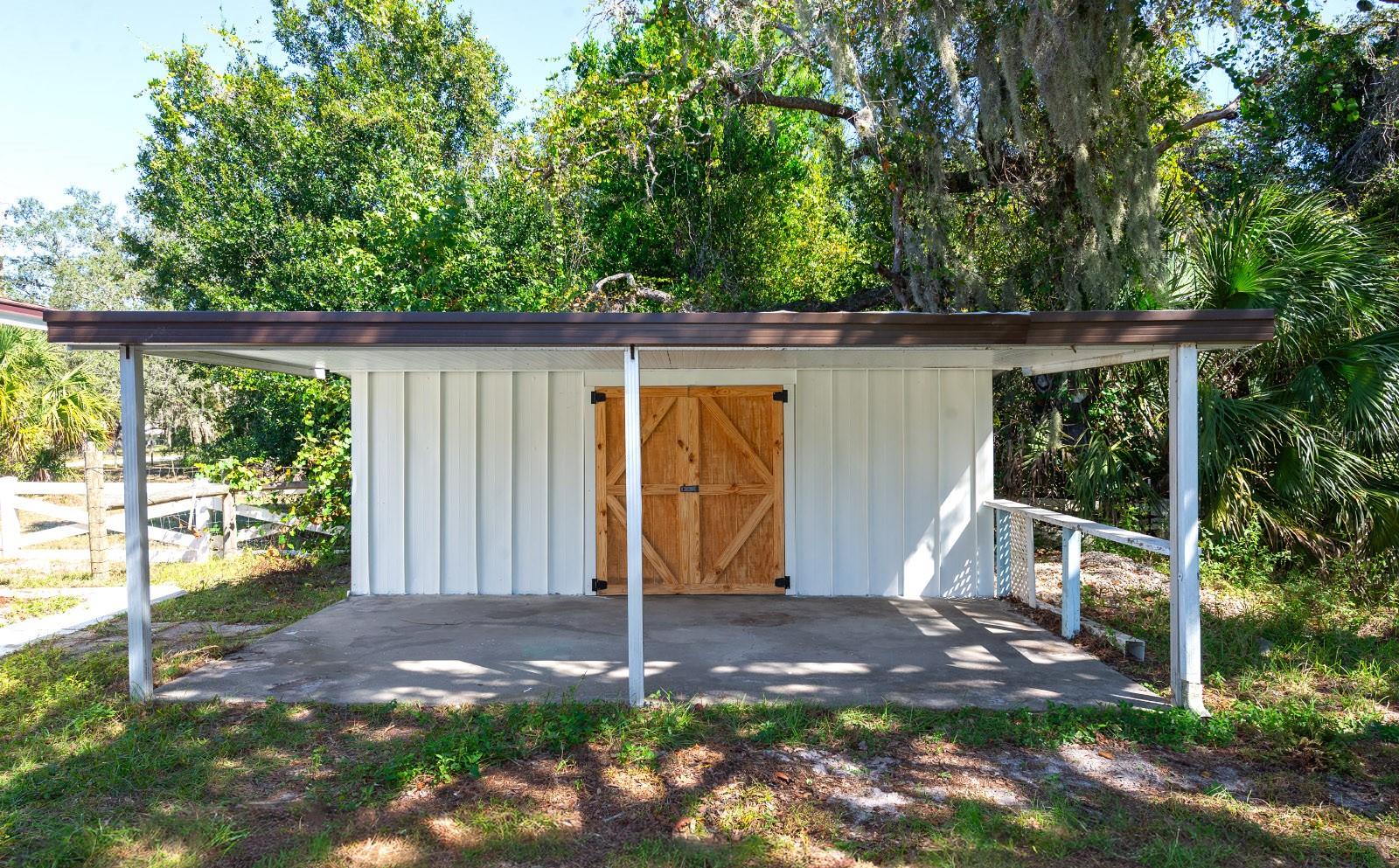 Listing photo id 32 for 9640 Hilltop Drive