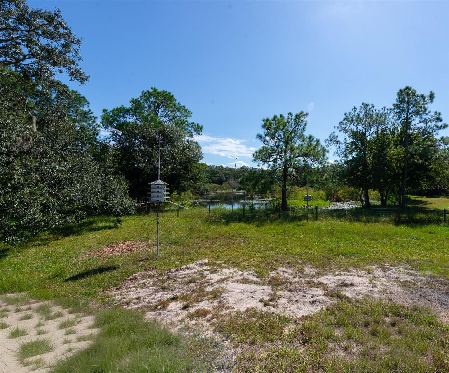 Listing photo id 36 for 9640 Hilltop Drive