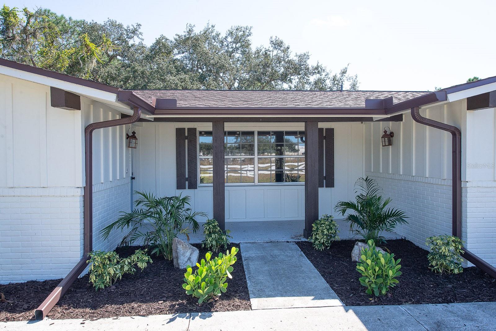 Listing photo id 2 for 9640 Hilltop Drive