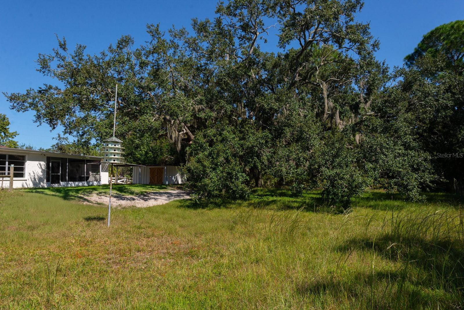 Listing photo id 38 for 9640 Hilltop Drive