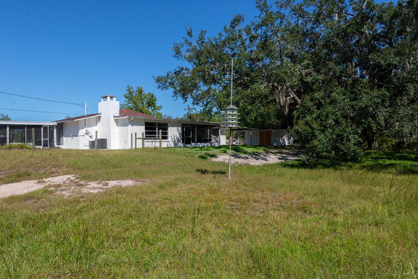 Listing photo id 39 for 9640 Hilltop Drive