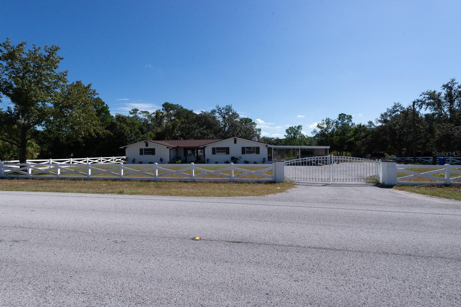 Listing photo id 44 for 9640 Hilltop Drive