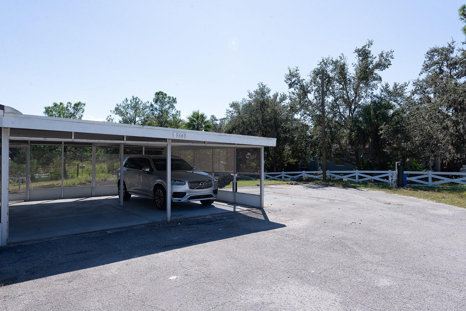 Listing photo id 45 for 9640 Hilltop Drive