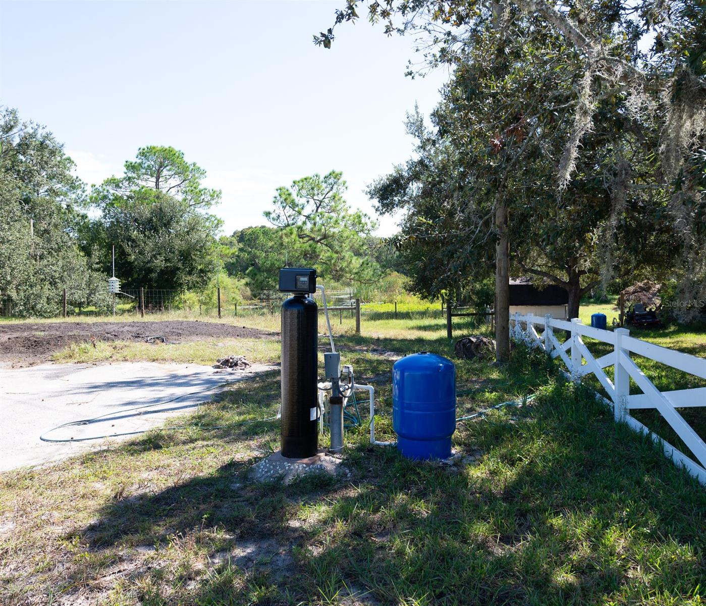 Listing photo id 47 for 9640 Hilltop Drive