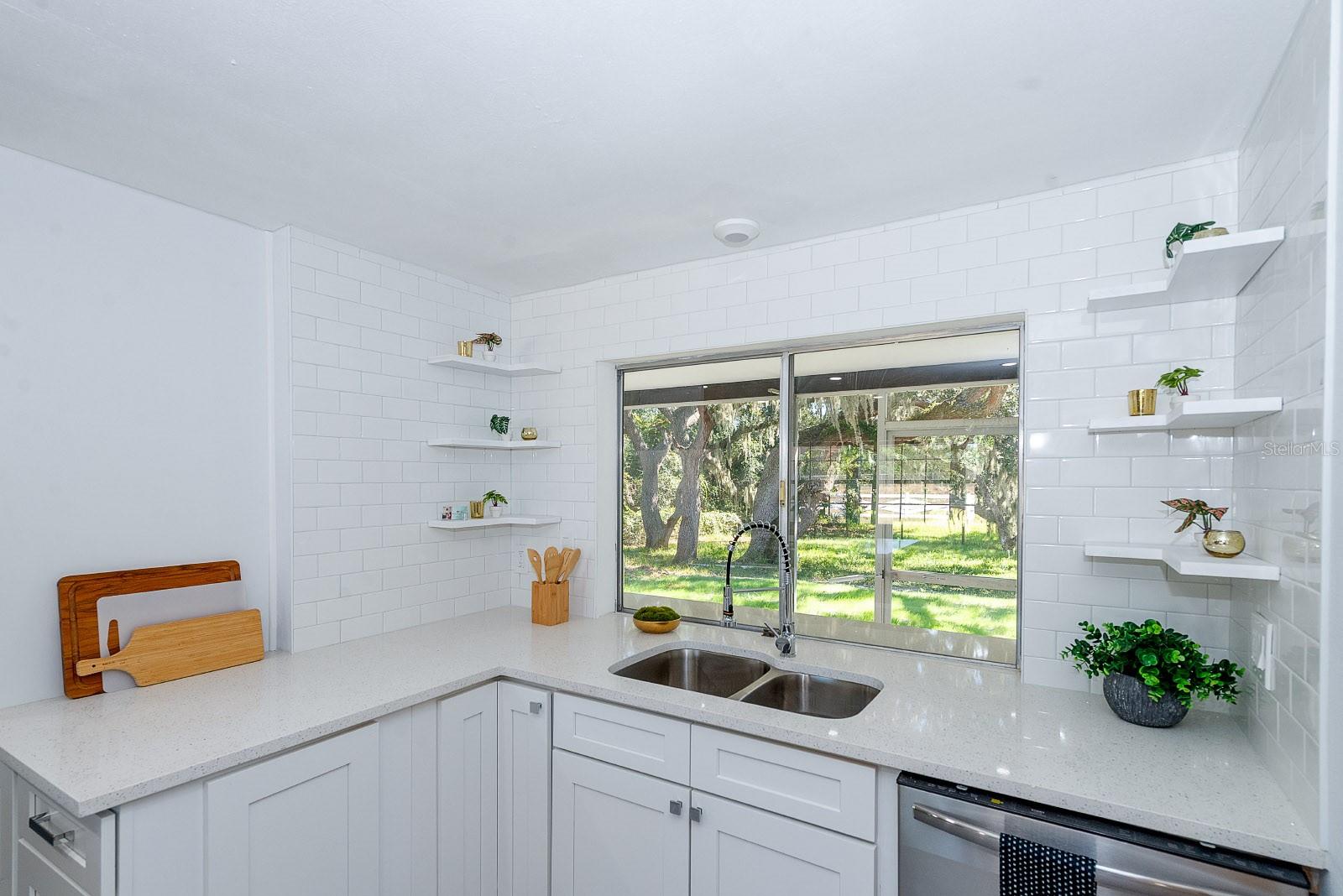 Listing photo id 5 for 9640 Hilltop Drive