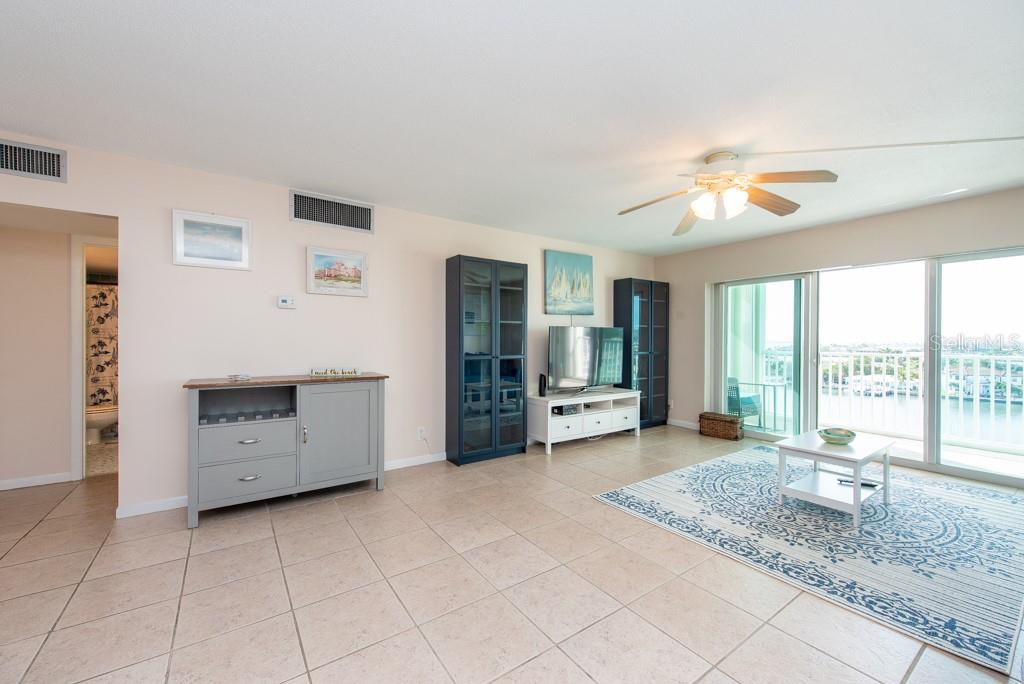 Image 21 of 73 For 400 64th Avenue 704