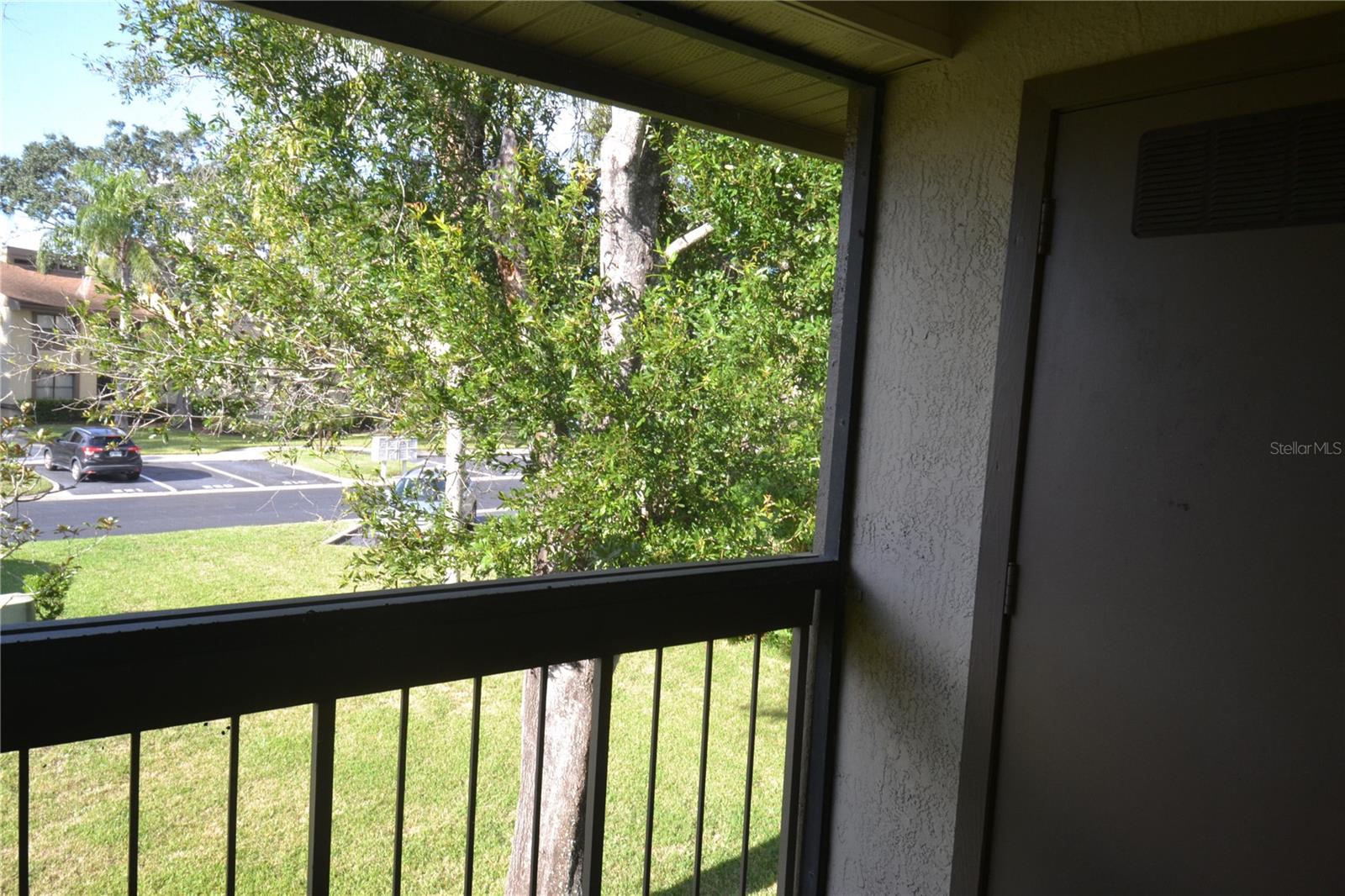 Image 14 of 53 For 226 Woodlake Wynde