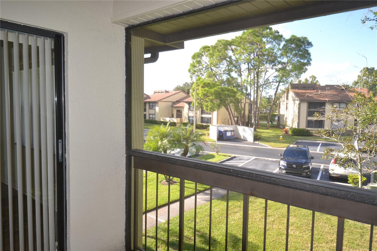 Image 15 of 53 For 226 Woodlake Wynde