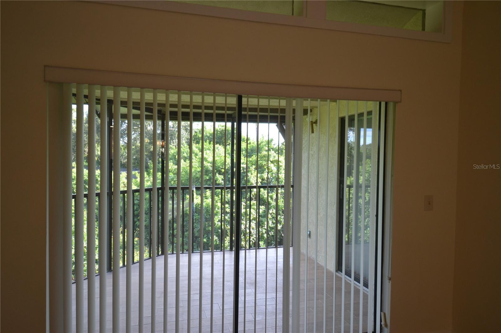 Image 17 of 53 For 226 Woodlake Wynde