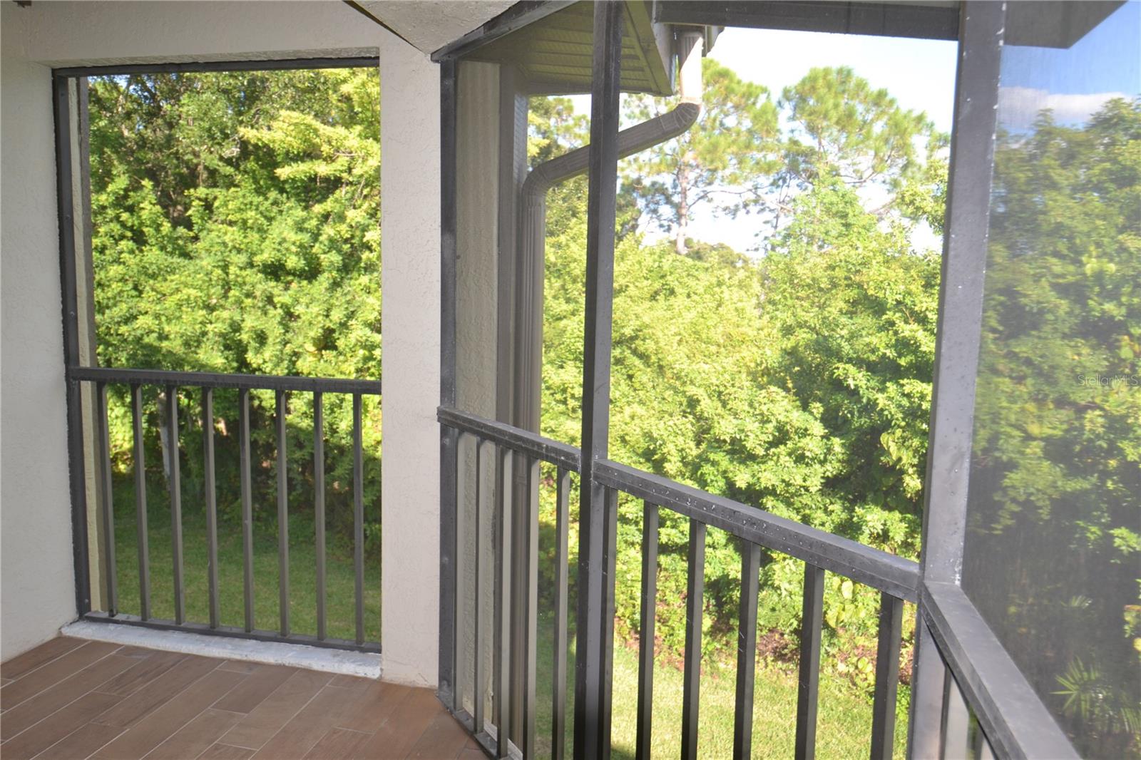 Image 21 of 53 For 226 Woodlake Wynde