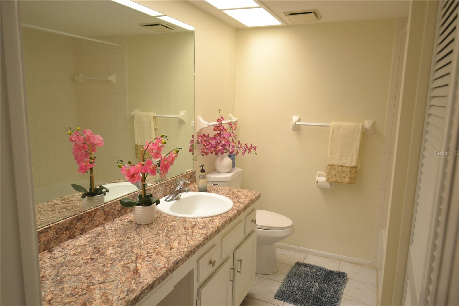 Image 23 of 53 For 226 Woodlake Wynde