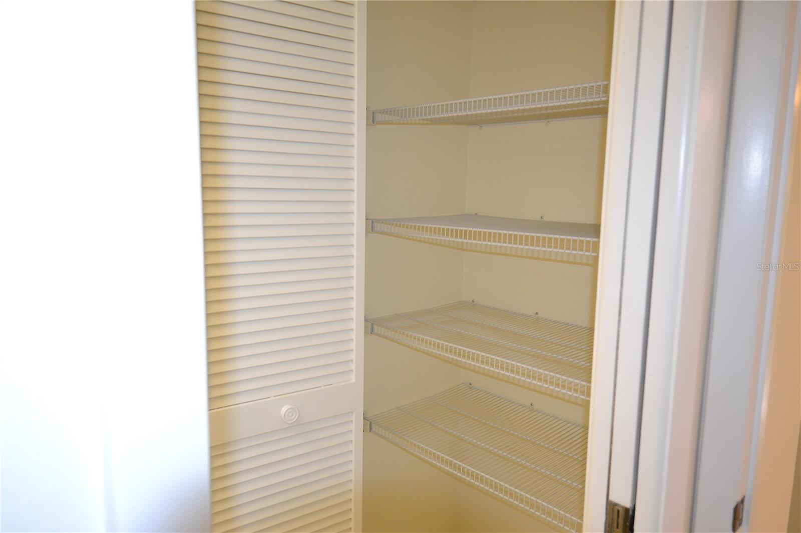 Image 25 of 53 For 226 Woodlake Wynde