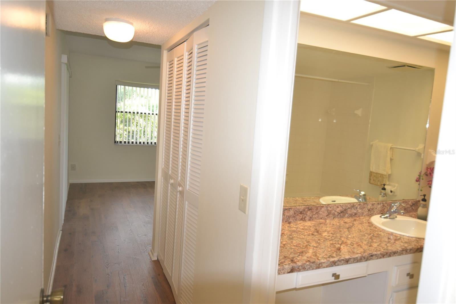 Image 27 of 53 For 226 Woodlake Wynde