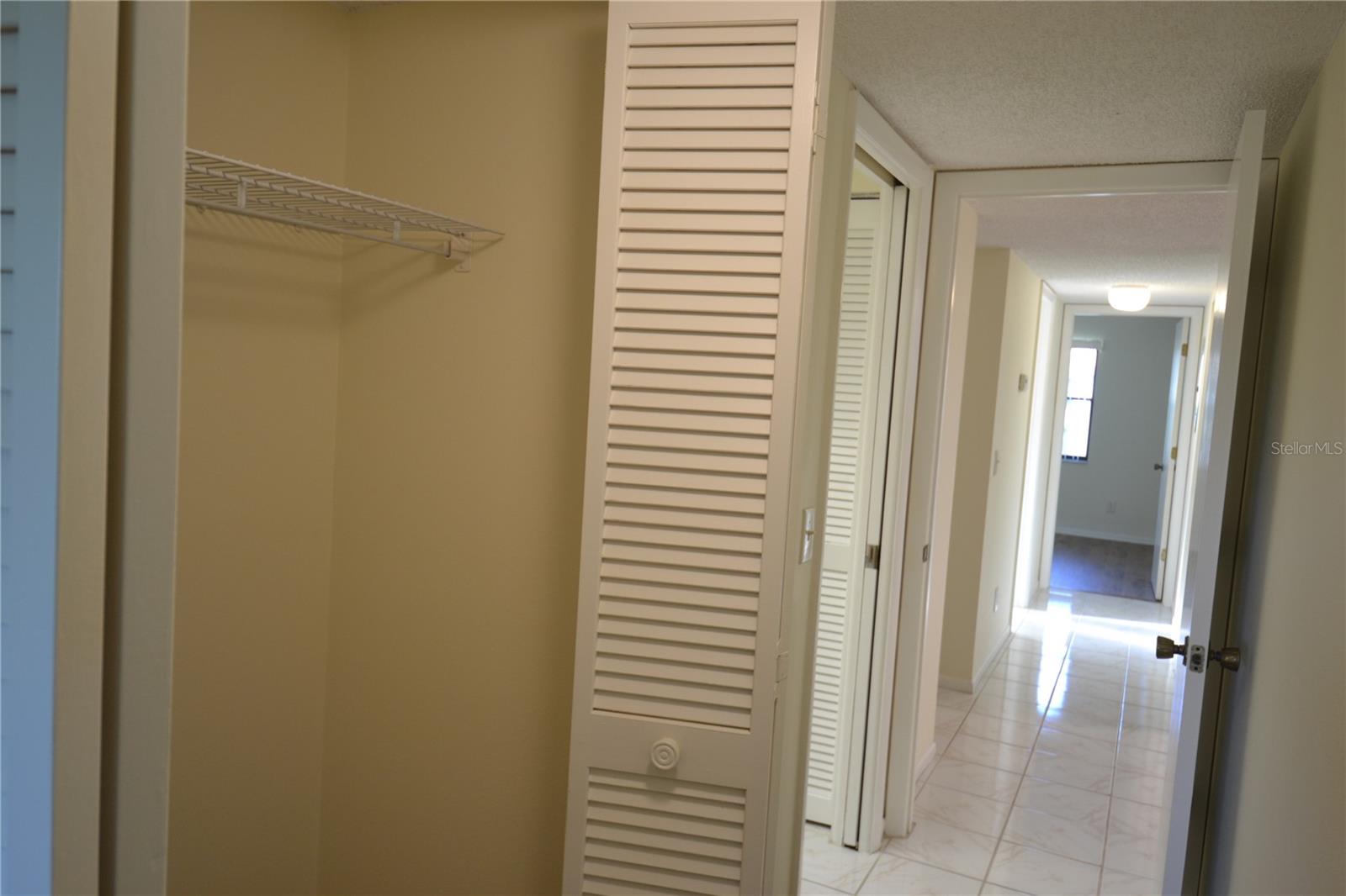 Image 28 of 53 For 226 Woodlake Wynde