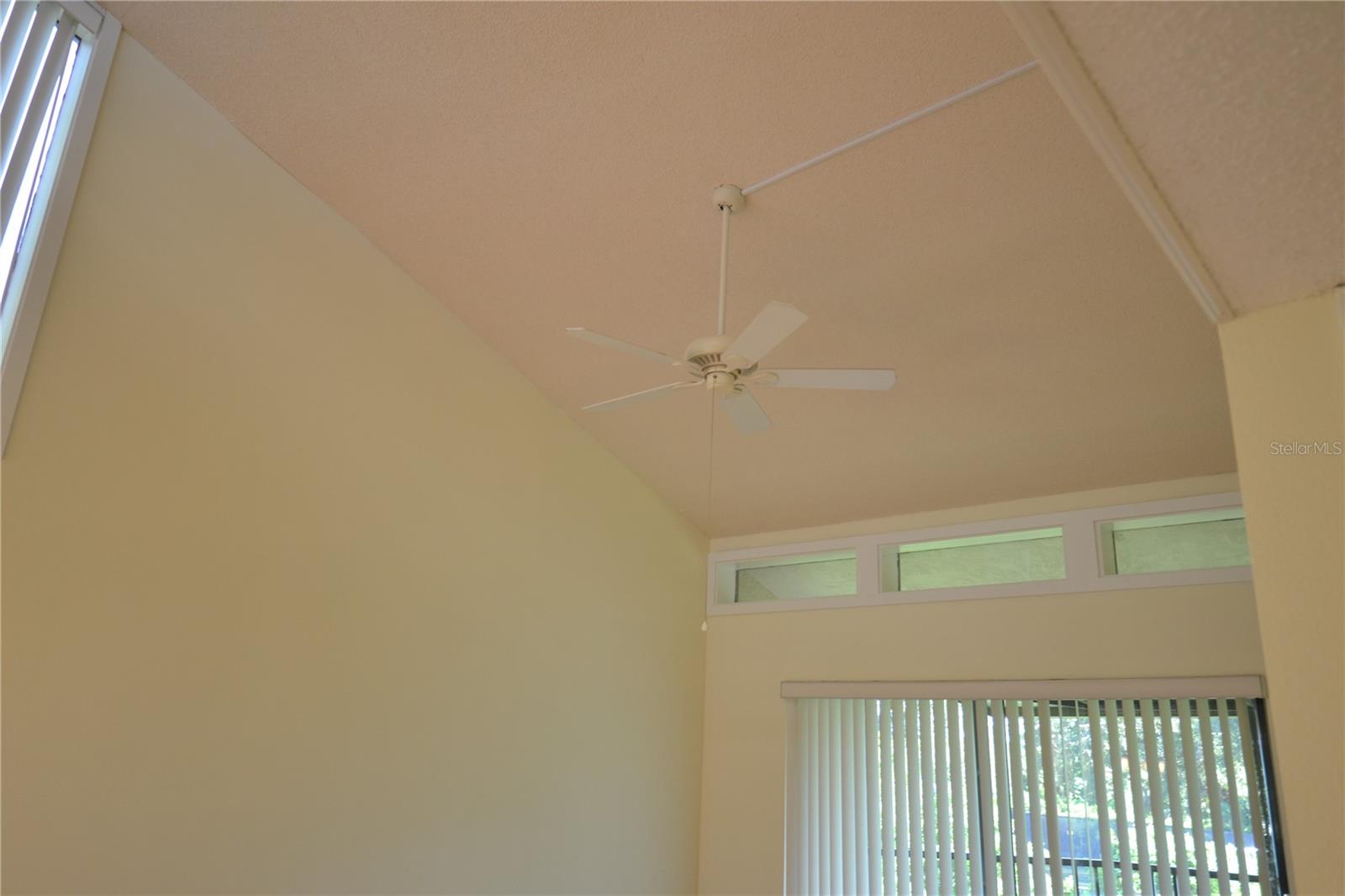 Image 42 of 53 For 226 Woodlake Wynde