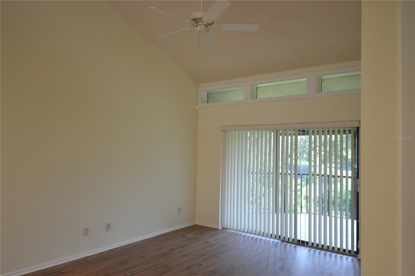 Image 43 of 53 For 226 Woodlake Wynde