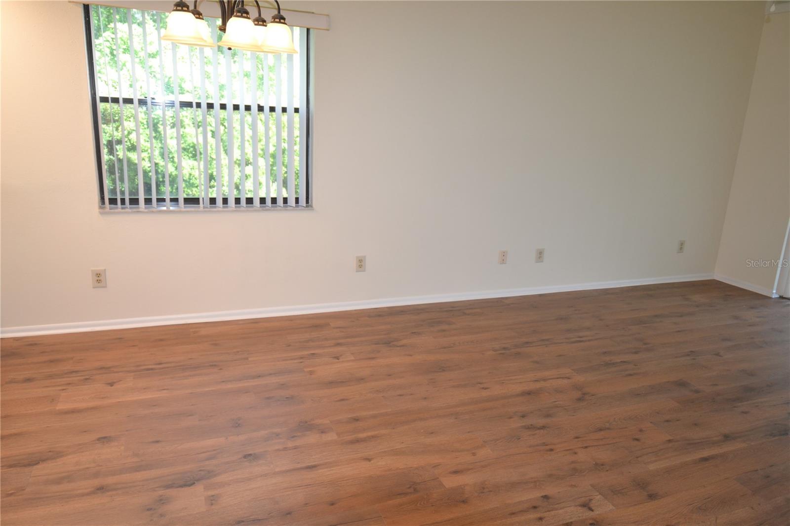 Image 45 of 53 For 226 Woodlake Wynde