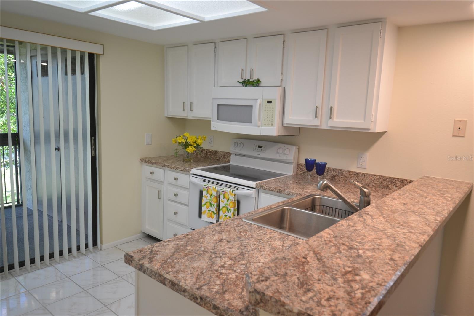 Image 6 of 53 For 226 Woodlake Wynde