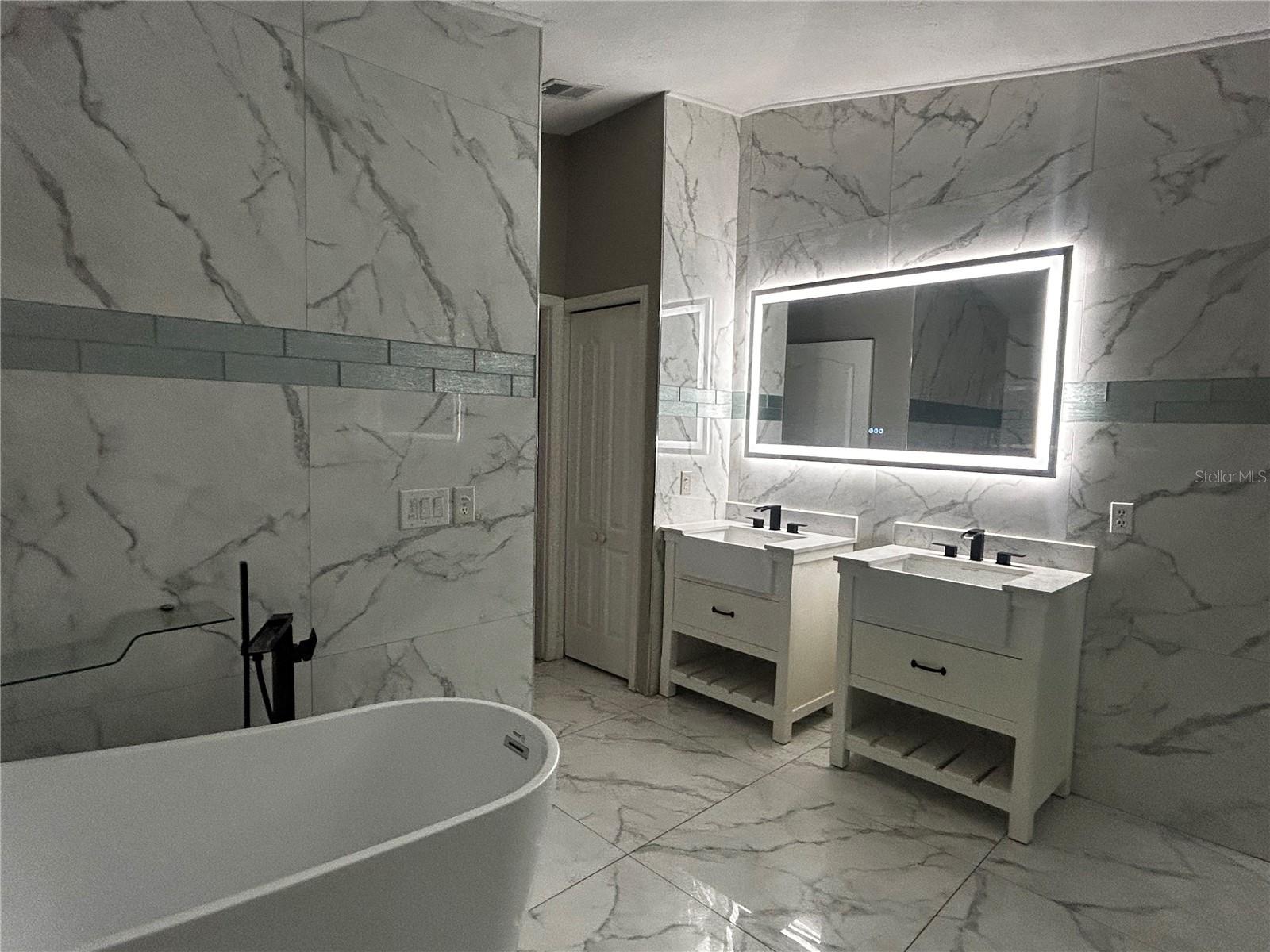 Image 21 of 30 For 3701 Parkway Blvd