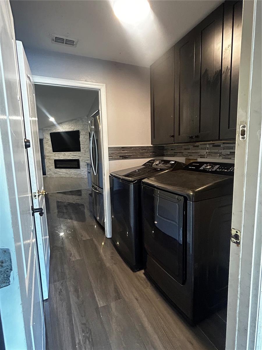 Image 4 of 30 For 3701 Parkway Blvd