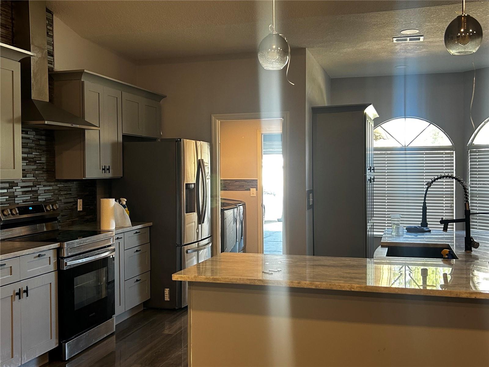 Image 7 of 30 For 3701 Parkway Blvd