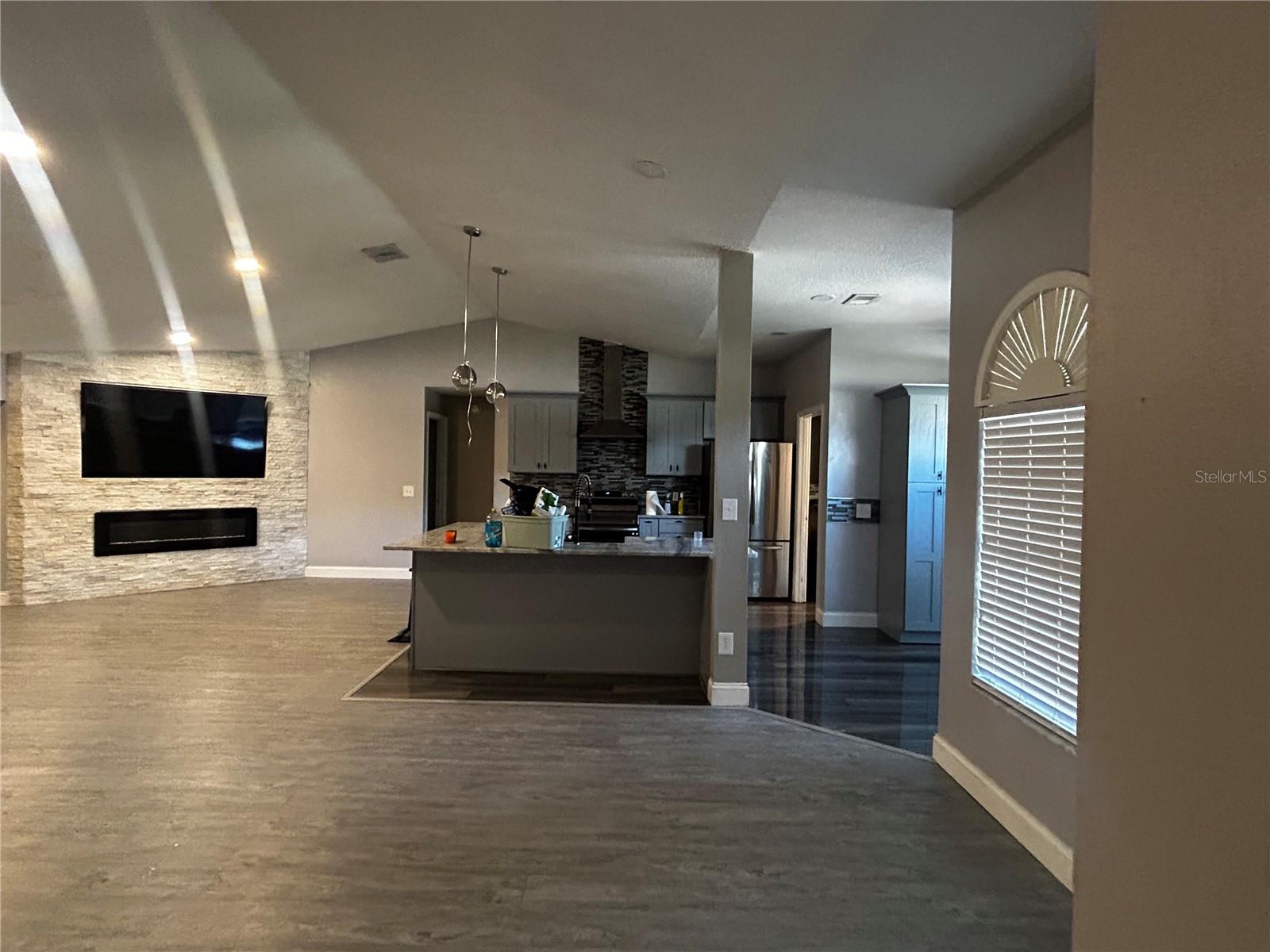 Image 9 of 30 For 3701 Parkway Blvd