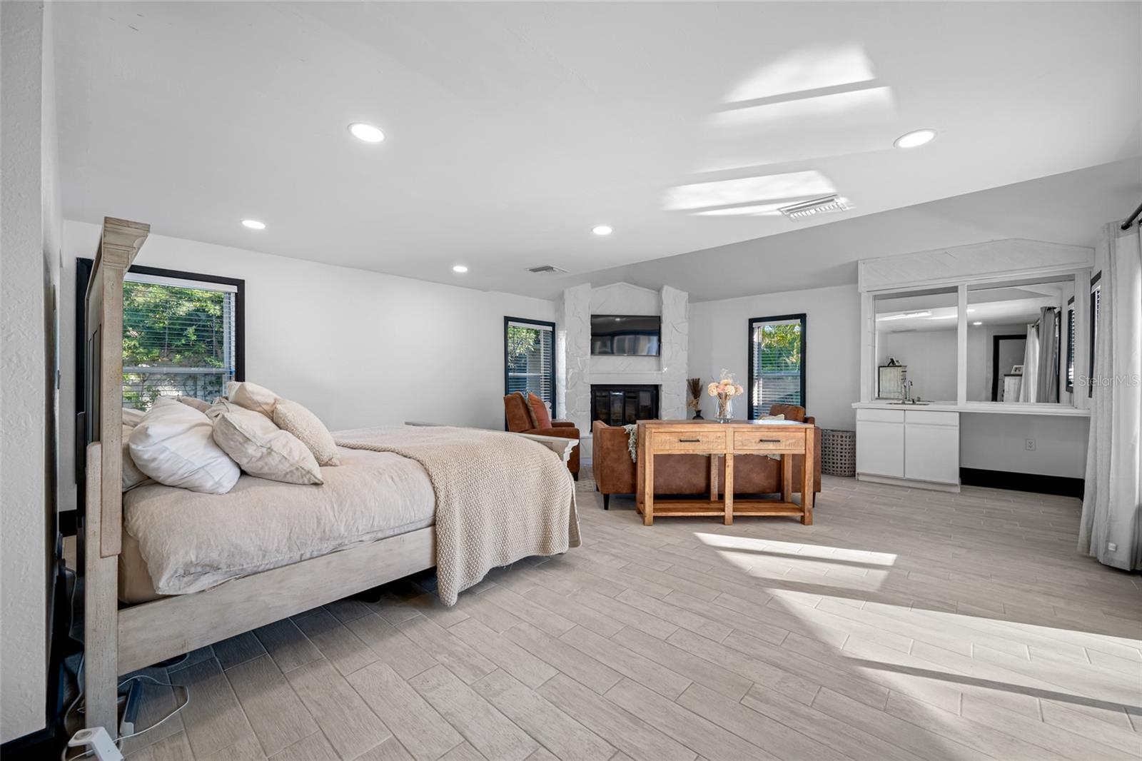 Image 15 of 52 For 2265 Lagoon Circle