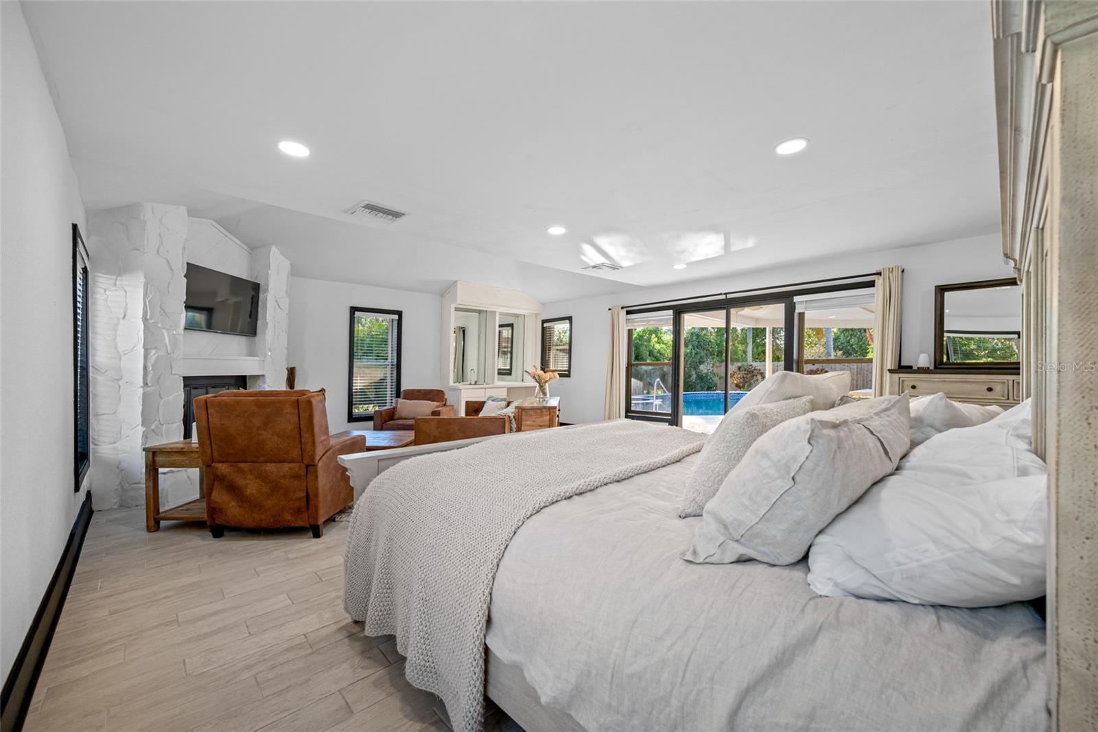 Image 16 of 52 For 2265 Lagoon Circle