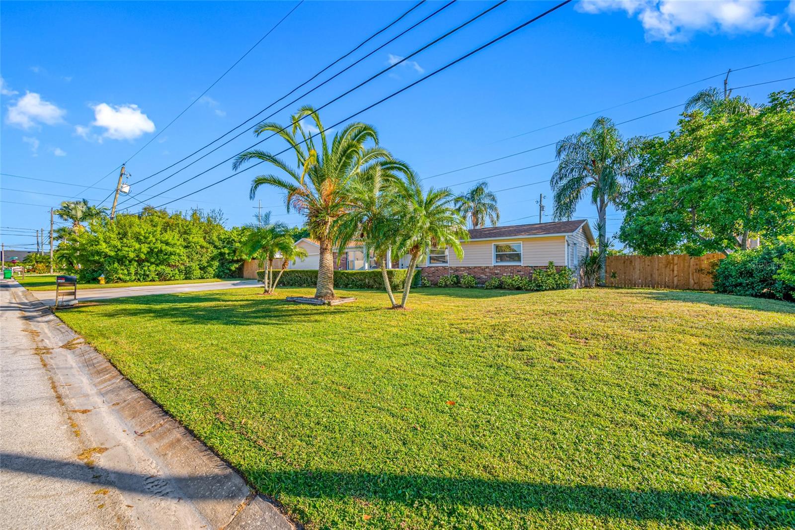 Image 3 of 52 For 2265 Lagoon Circle