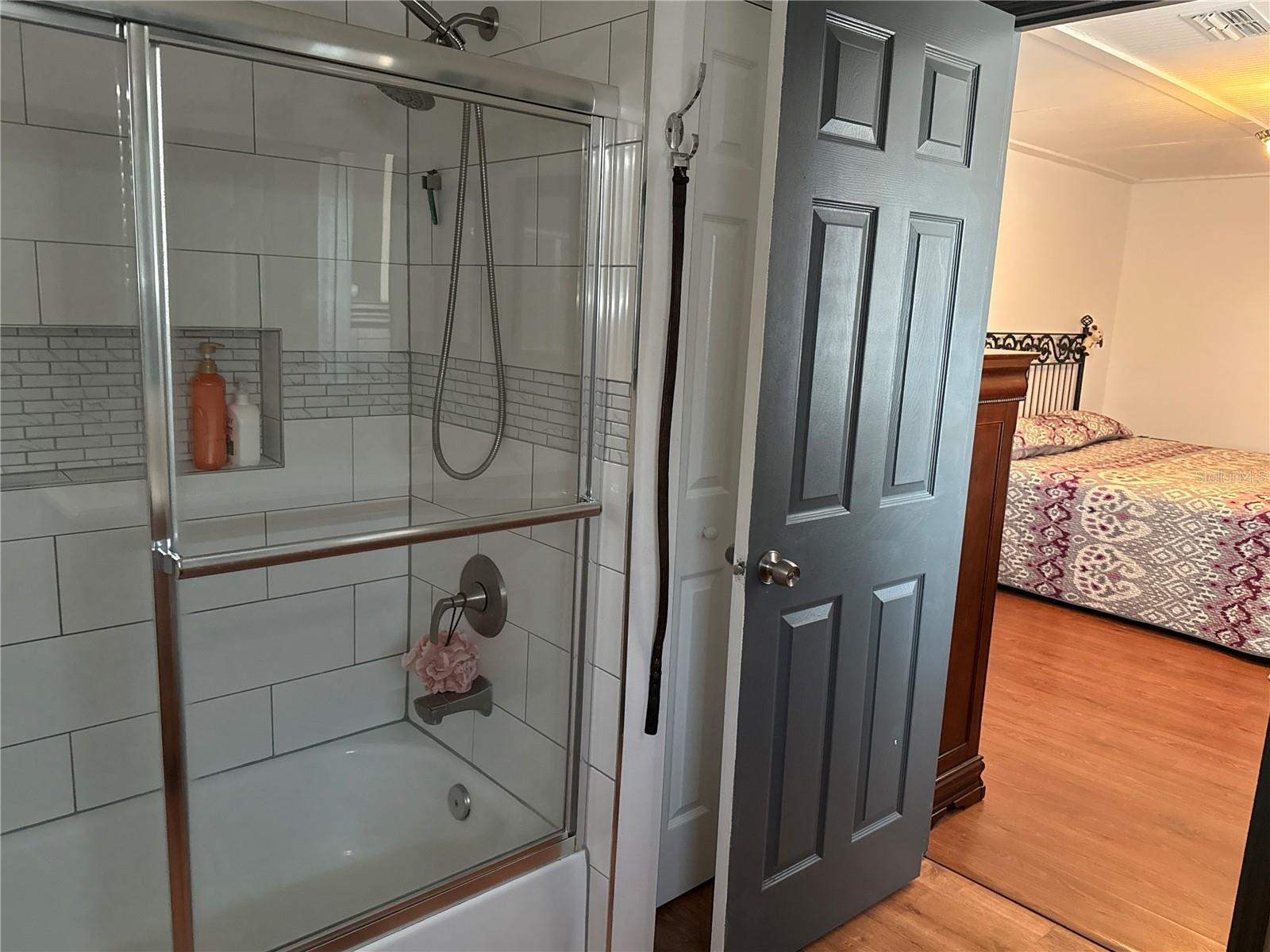 Image 18 of 41 For 4560 Lamson Avenue