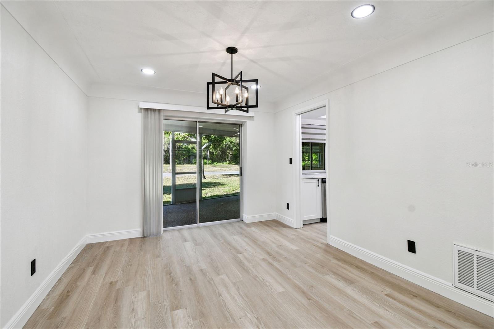 Image 11 of 30 For 970 Rolling Hills Drive