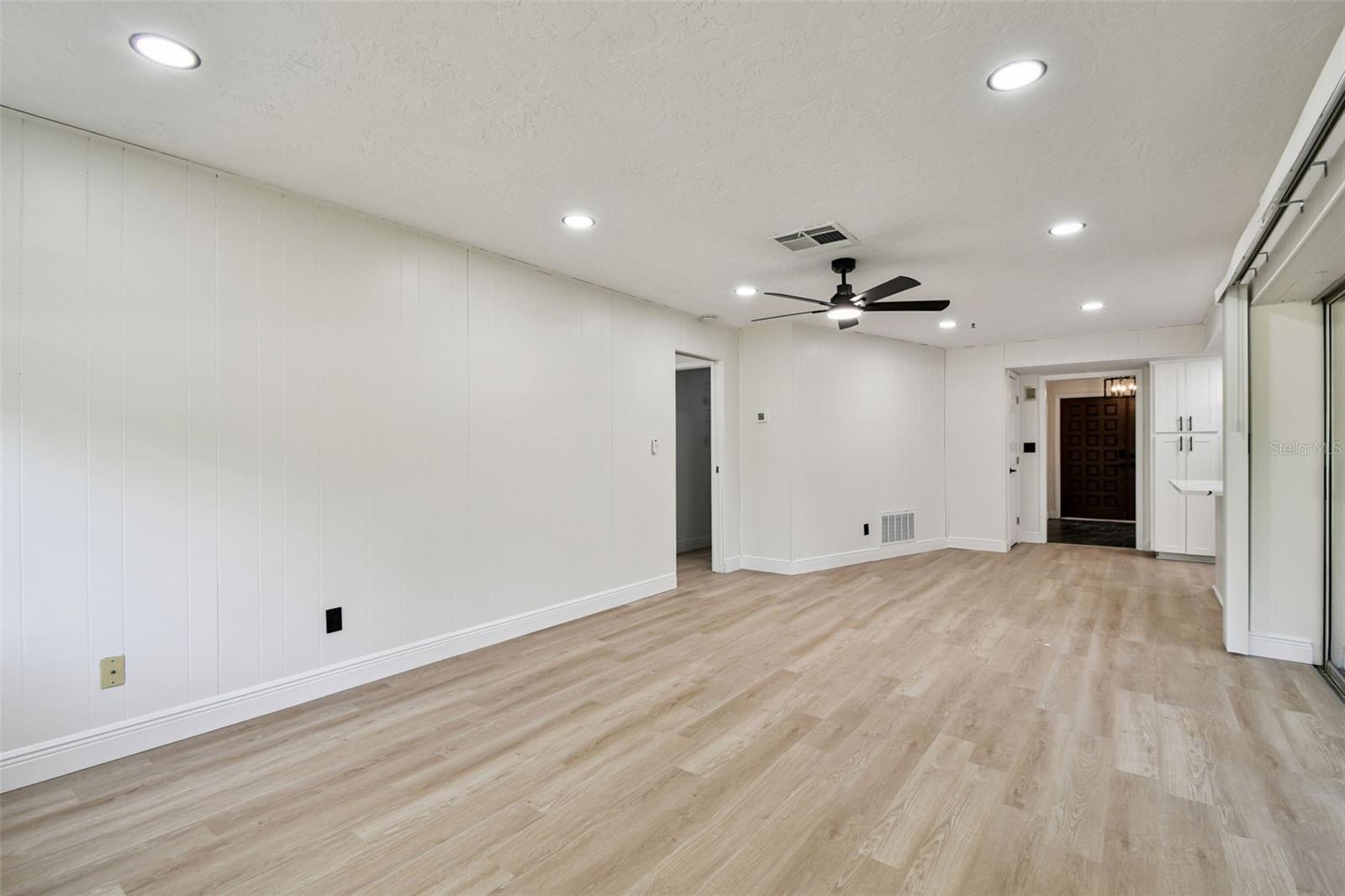 Image 16 of 30 For 970 Rolling Hills Drive