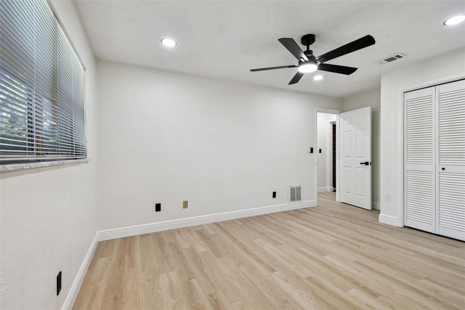 Image 22 of 30 For 970 Rolling Hills Drive