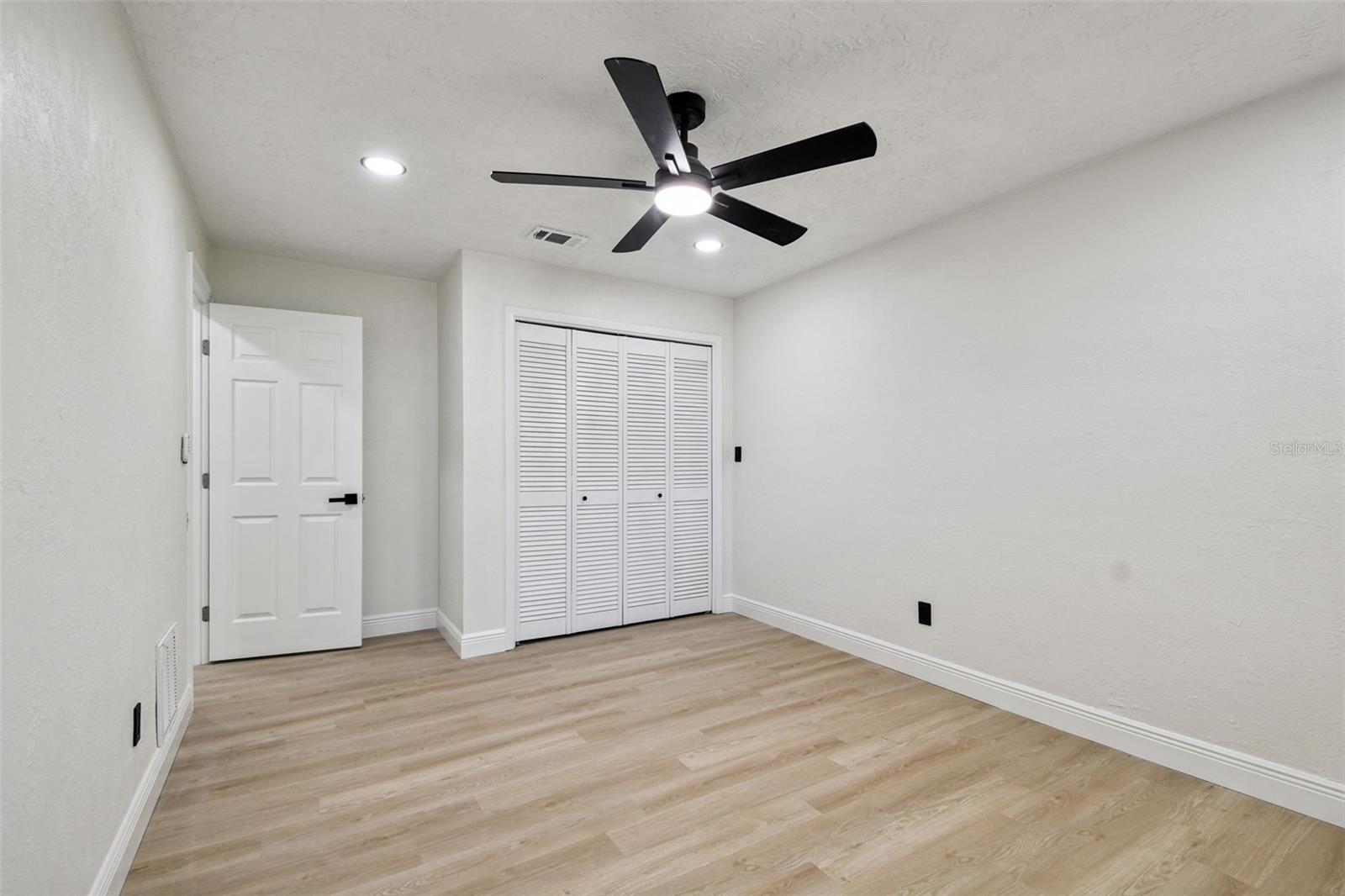 Image 23 of 30 For 970 Rolling Hills Drive