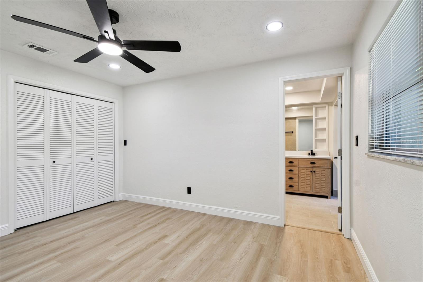 Image 24 of 30 For 970 Rolling Hills Drive