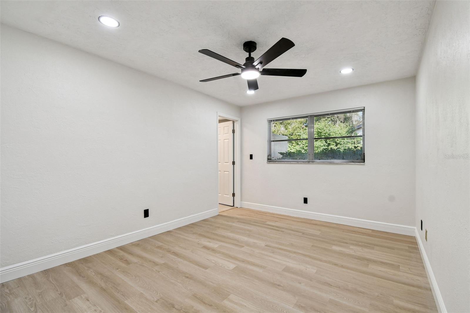 Image 25 of 30 For 970 Rolling Hills Drive