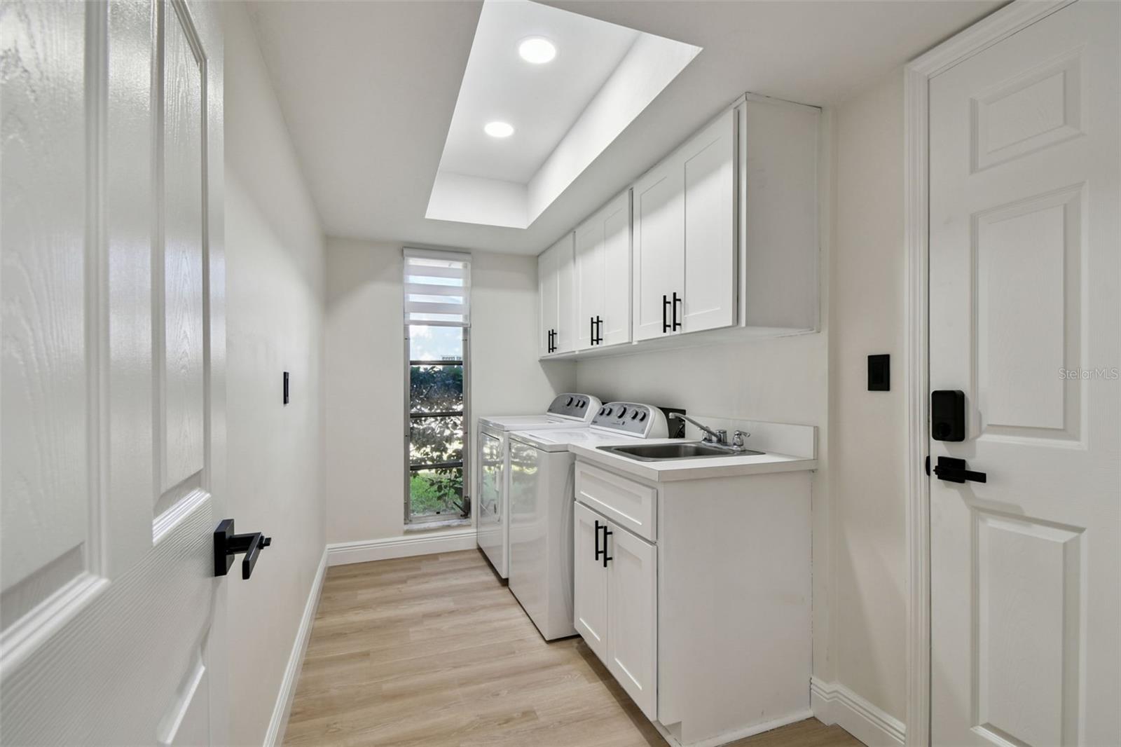 Image 27 of 30 For 970 Rolling Hills Drive