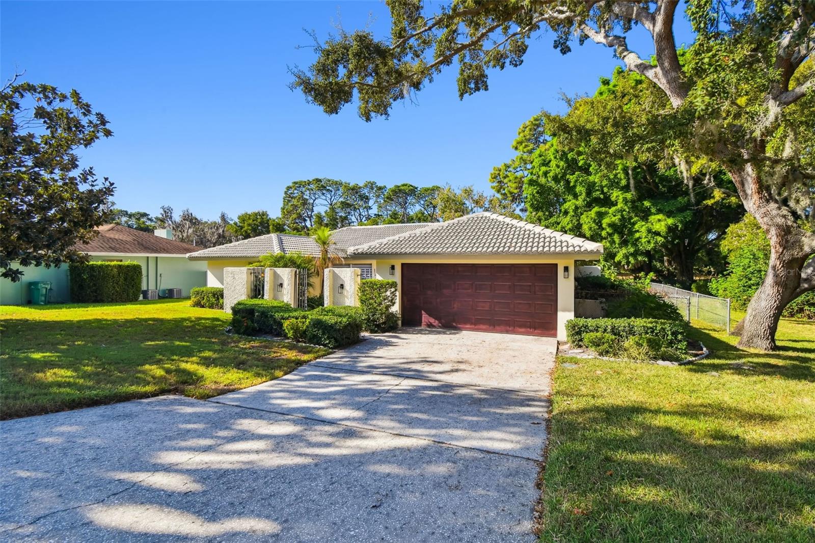 Image 3 of 30 For 970 Rolling Hills Drive