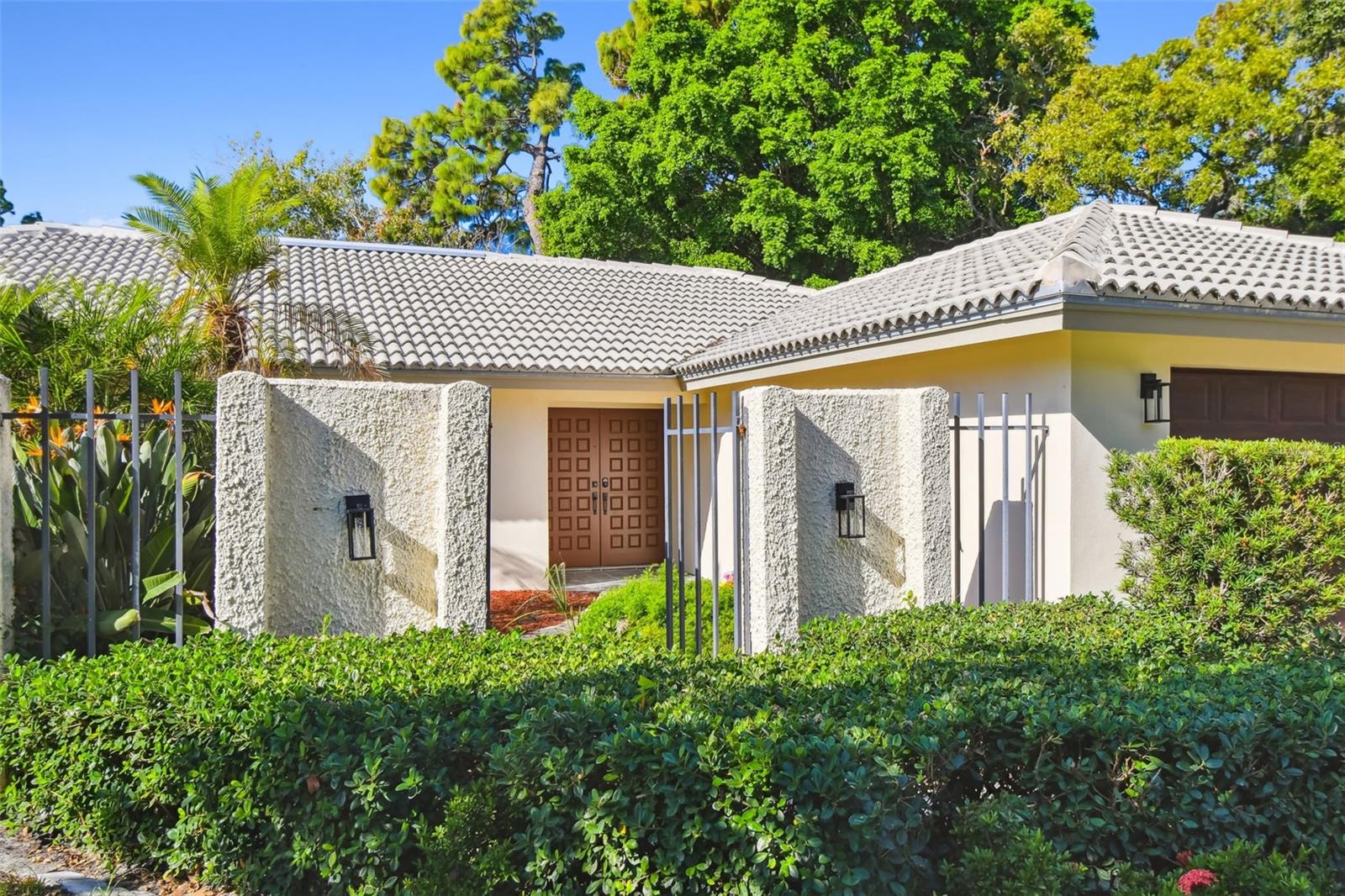 Image 4 of 30 For 970 Rolling Hills Drive