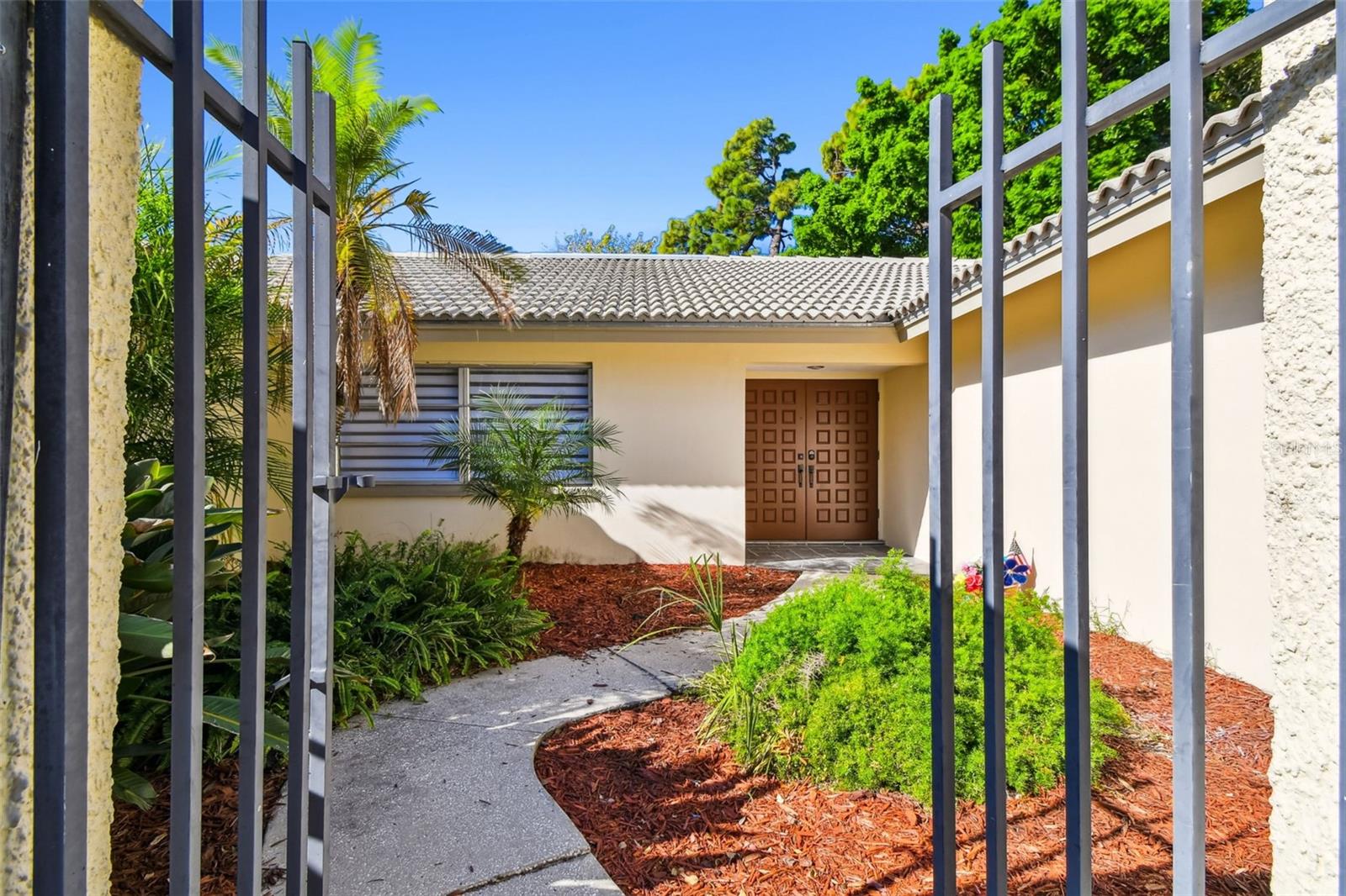 Image 5 of 30 For 970 Rolling Hills Drive