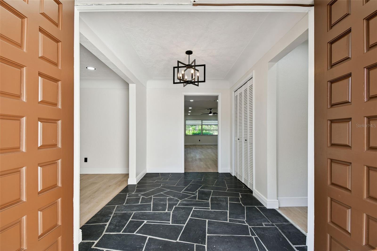 Image 7 of 30 For 970 Rolling Hills Drive