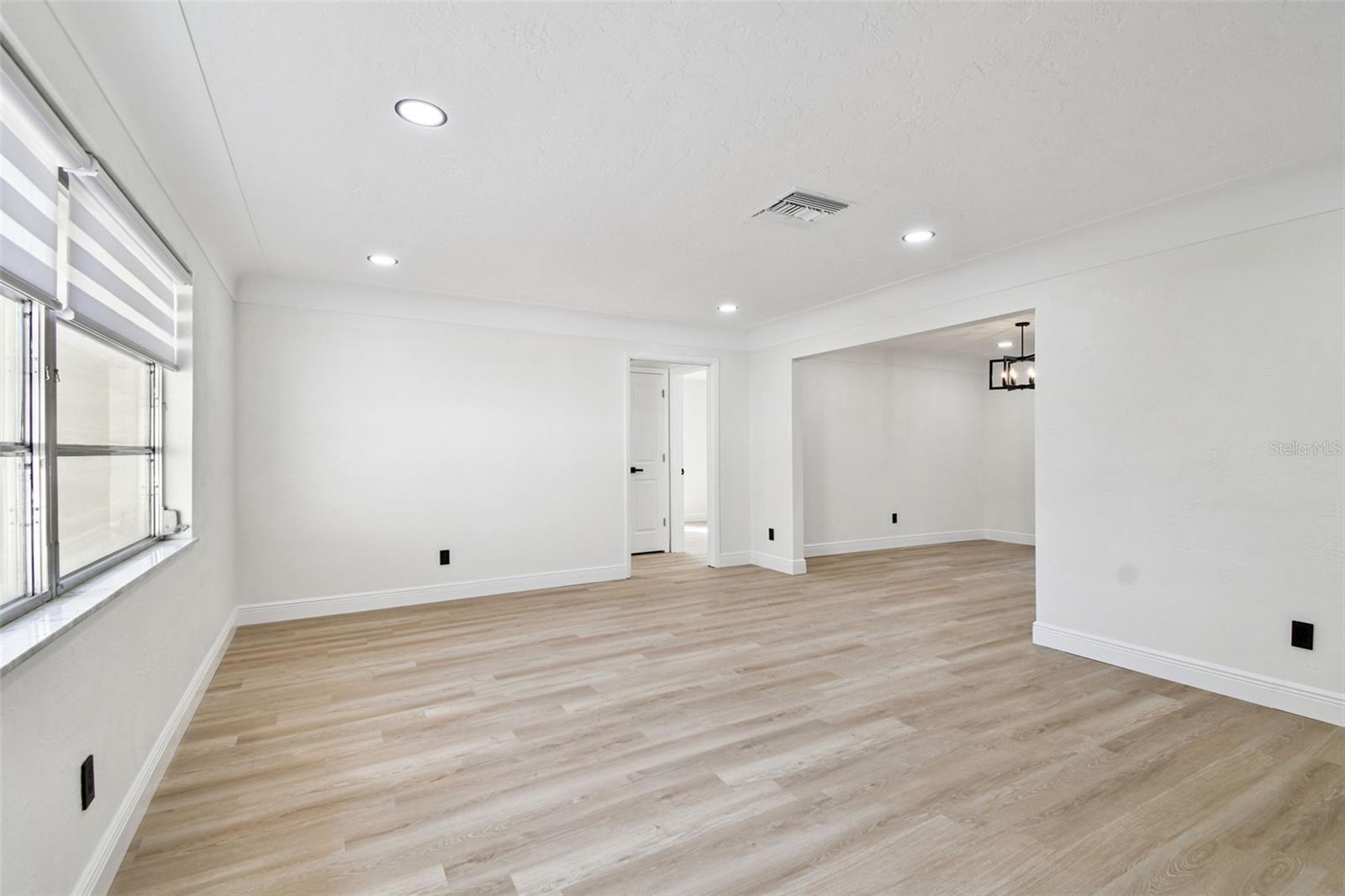 Image 9 of 30 For 970 Rolling Hills Drive