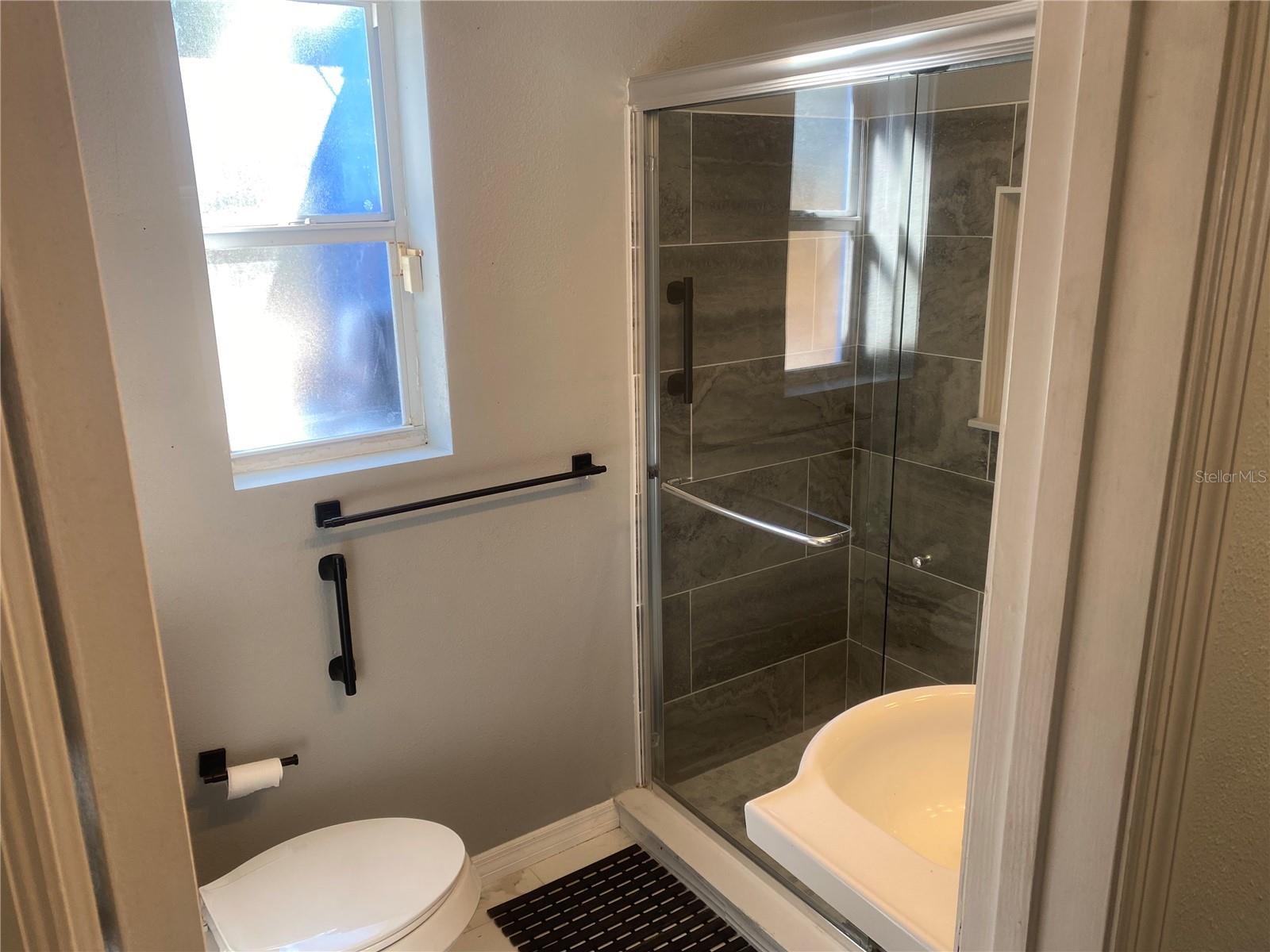 Image 38 of 53 For 5916 16th Avenue N