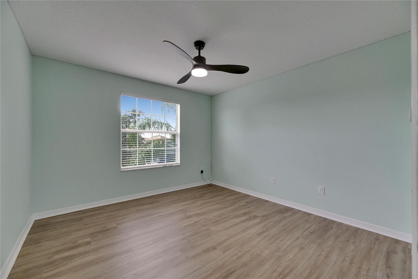 Image 11 of 37 For 18734 Burndall Court