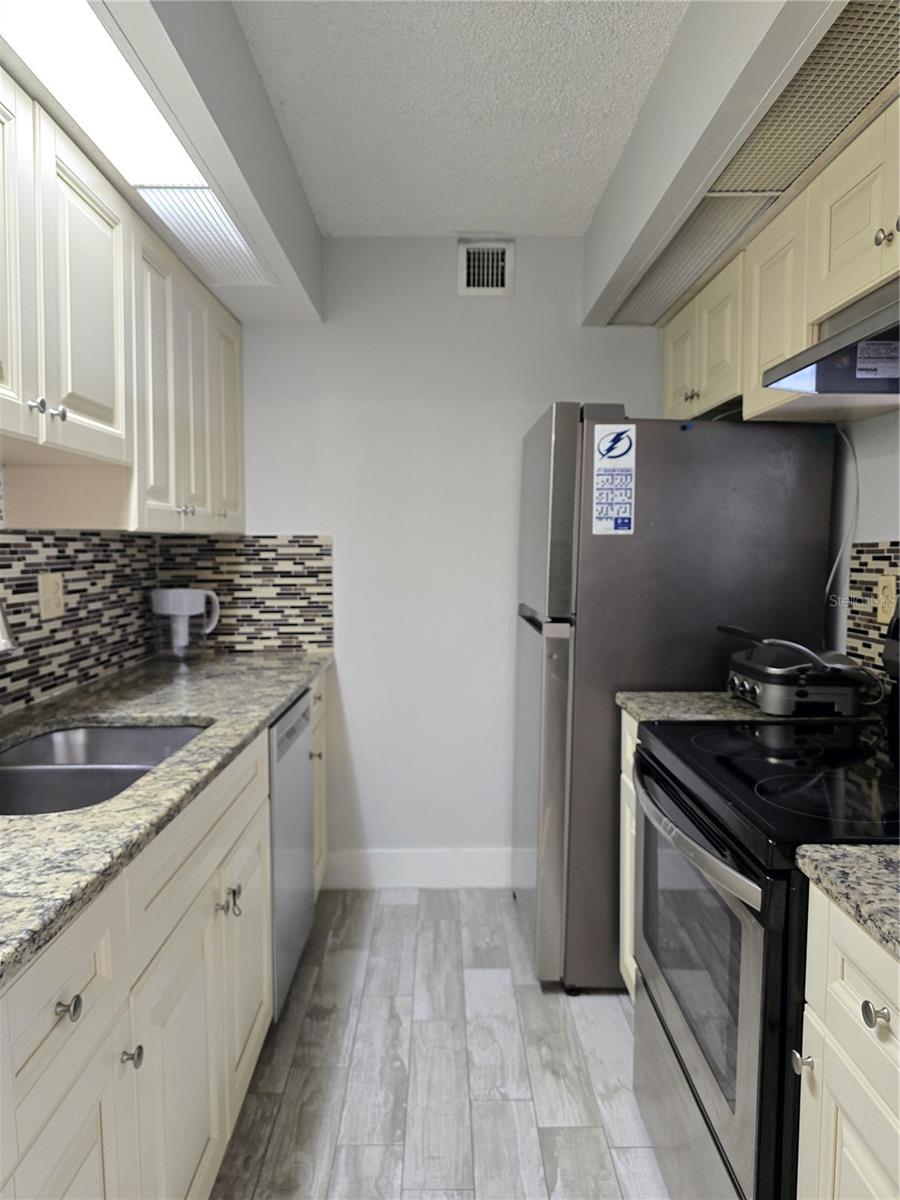 Image 11 of 42 For 4411 Shady Terrace Lane 114