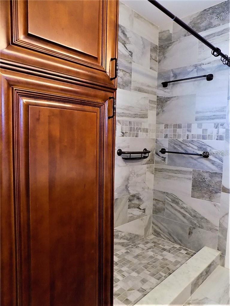 Image 10 of 13 For 8804 Bay Pointe Drive 204