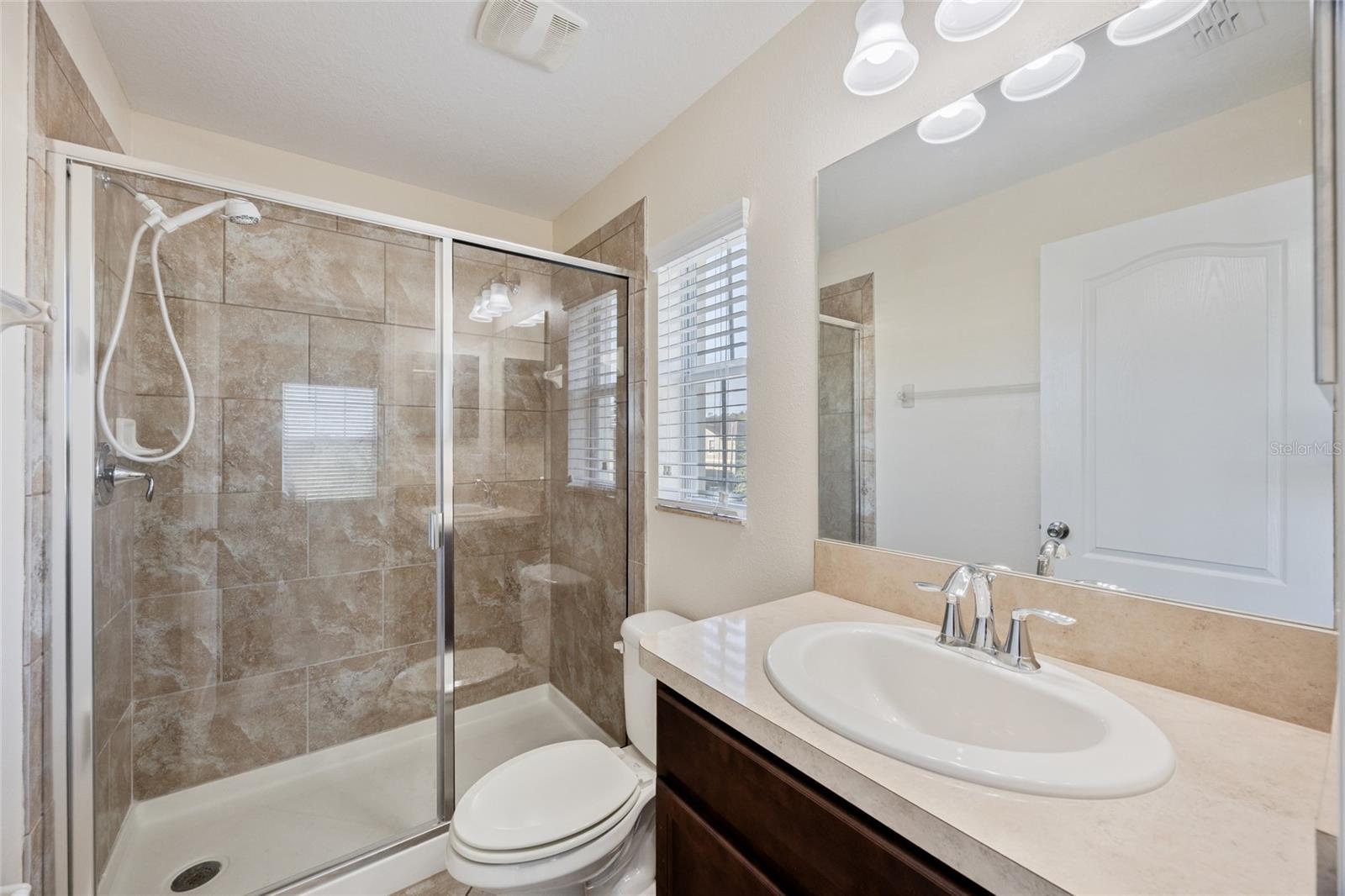 Image 16 of 43 For 31225 Claridge Place