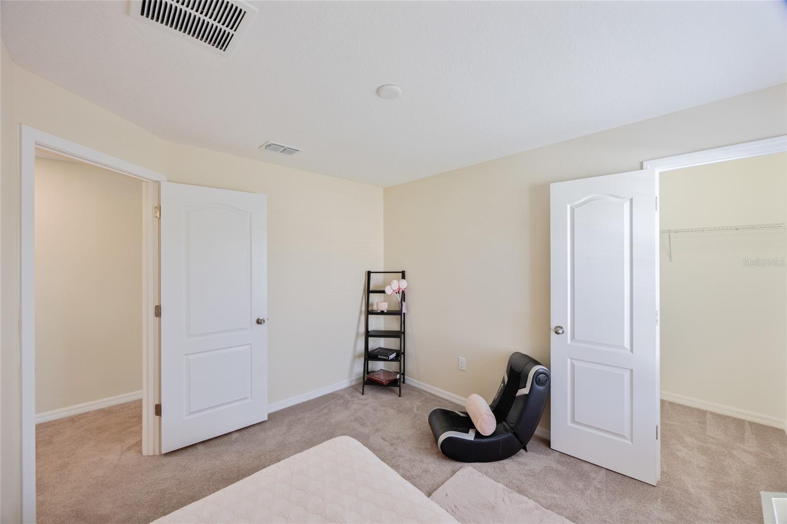 Image 18 of 43 For 31225 Claridge Place